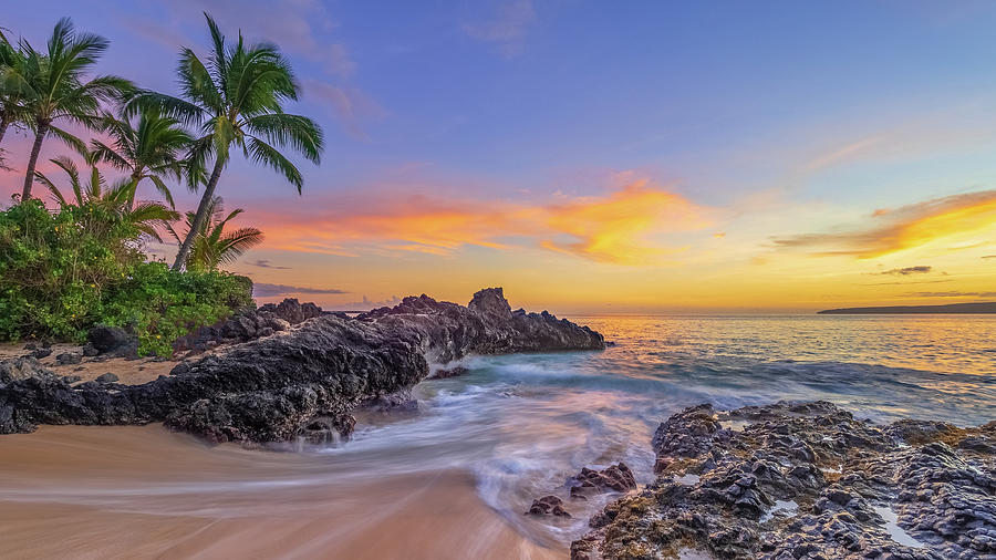 Maui sunset Photograph by Robert Miller