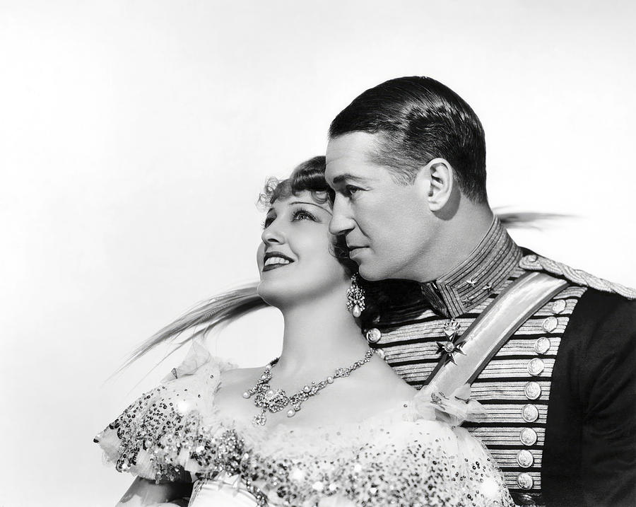 MAURICE CHEVALIER and JEANETTE MACDONALD in THE MERRY WIDOW -1934-, directed by ERNST LUBITSCH. Photograph by Album