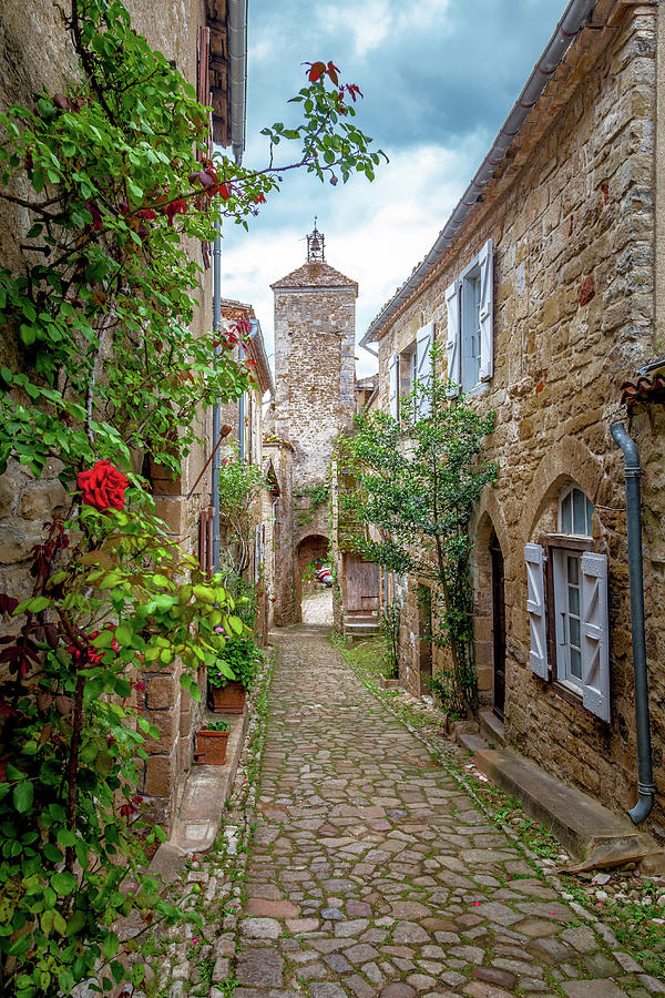 Architecture Photograph - Medieval lane in Penne by W Chris Fooshee