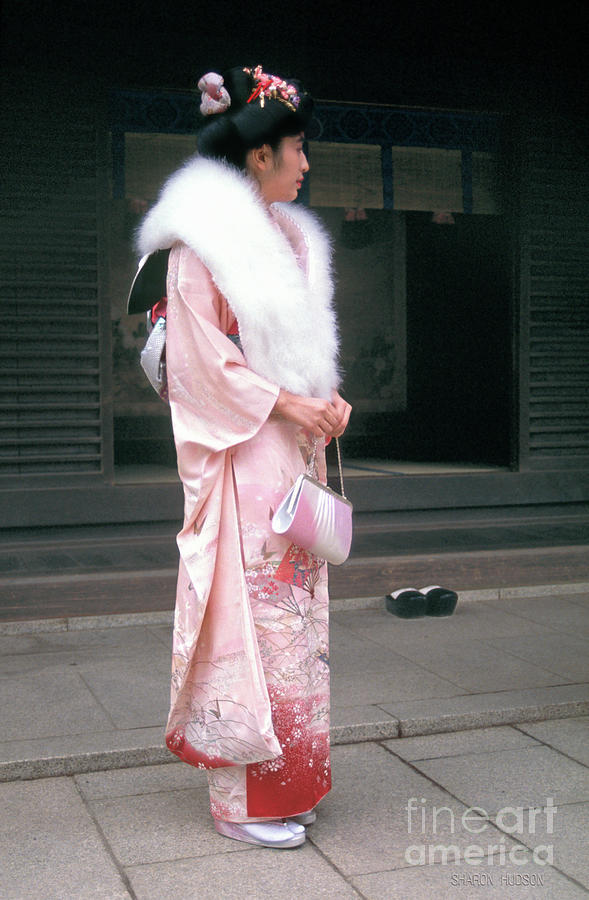 Meiji Shrine - Bijin in Pink Kimono Photograph by Sharon Hudson