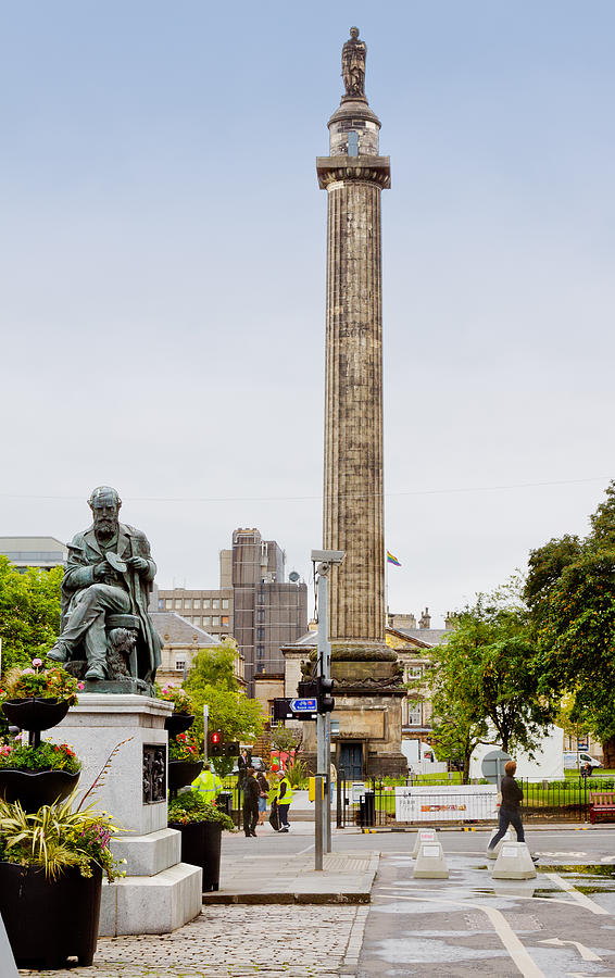 Melville Monument and Statue of James Clerk Maxwell, Edinburgh, UK. Photograph by OlegAlbinsky