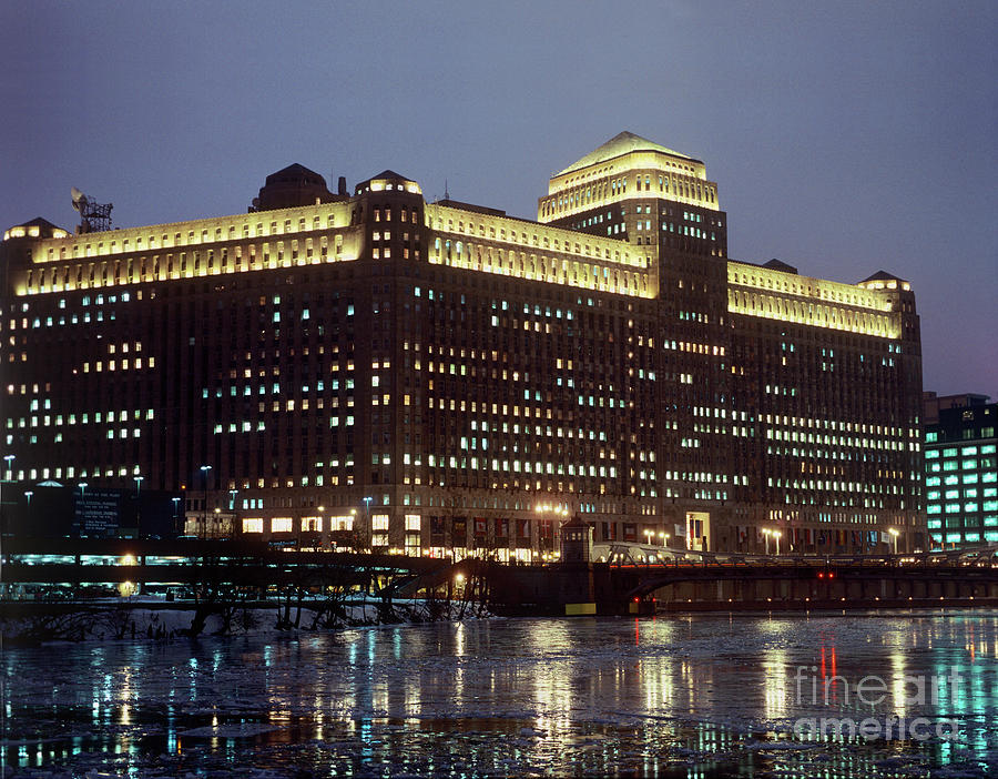 Merchandise Mart Building in the Cold Winter Photograph by Wernher Krutein