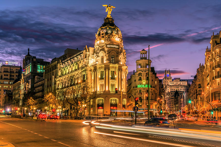 Metropolis Building, Madrid, Spain Photograph by Stefano Politi ...