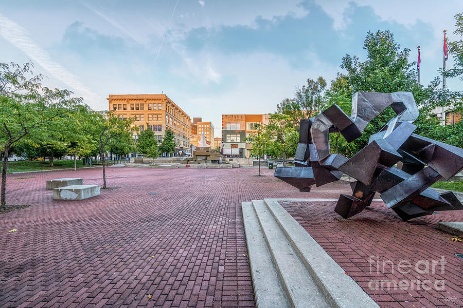 Middle Of Springfield Missouri Square Photograph by Jennifer White
