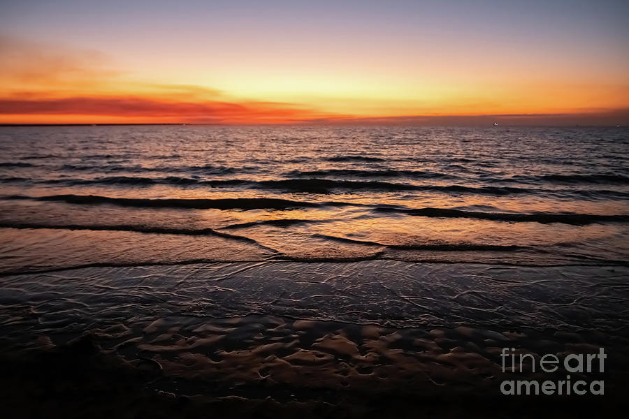 Mindil Beach Sunset Photograph by Suzanne Luft