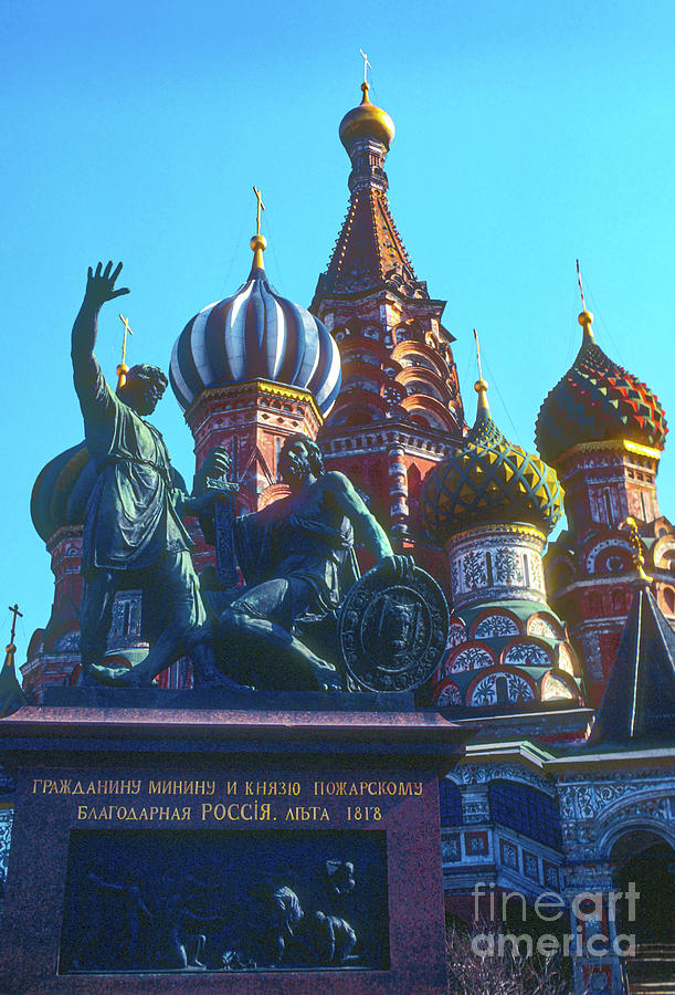 Minin and Pozharsky Monument Photograph by Bob Phillips