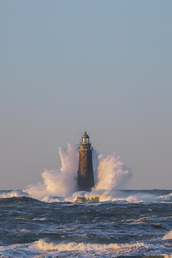 Lighthouse Photograph - Minots Ledge Lighthouse by Juergen Roth