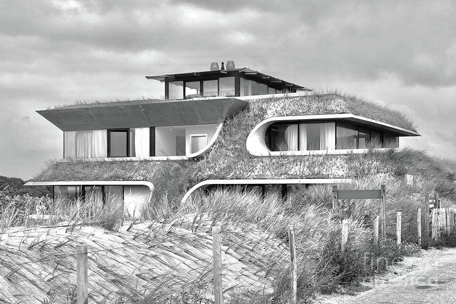 Moderne Architecture  Photograph by Elisabeth Derichs