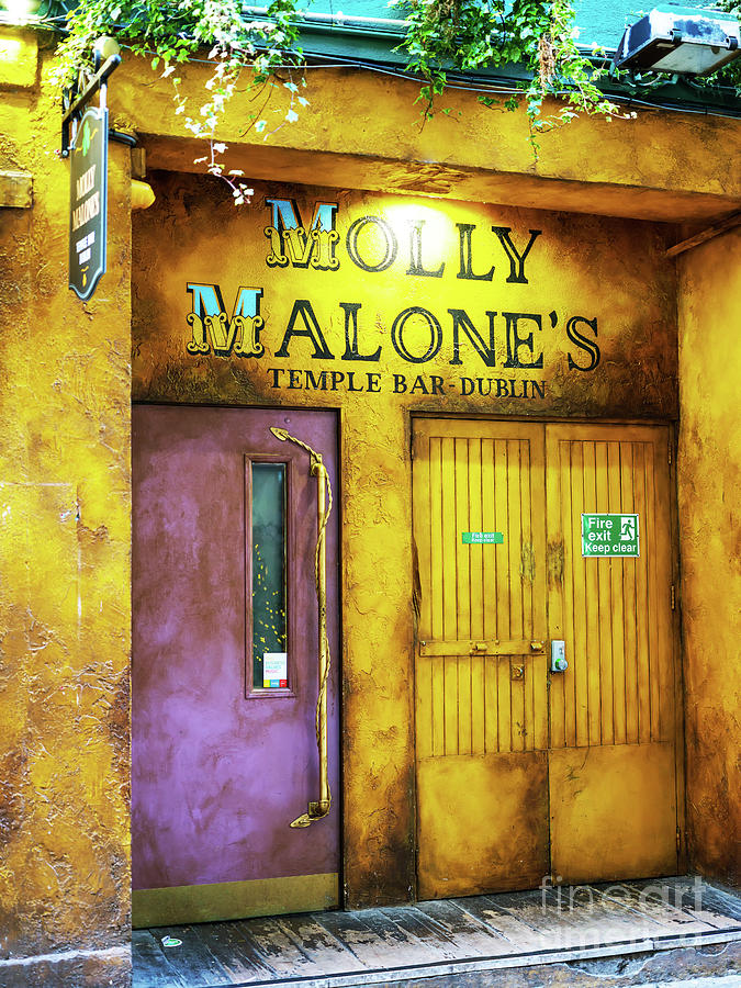 Molly Malones Temple Bar Dublin Photograph by John Rizzuto