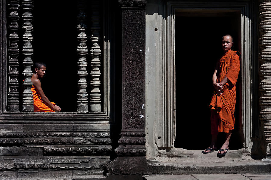 Monks at Angkor Wat. Cambodia Photograph by Lie Yim