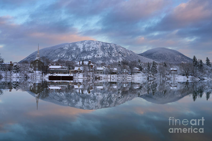 Mont-Saint-Hilaire en hiver Photograph by Laurent Lucuix