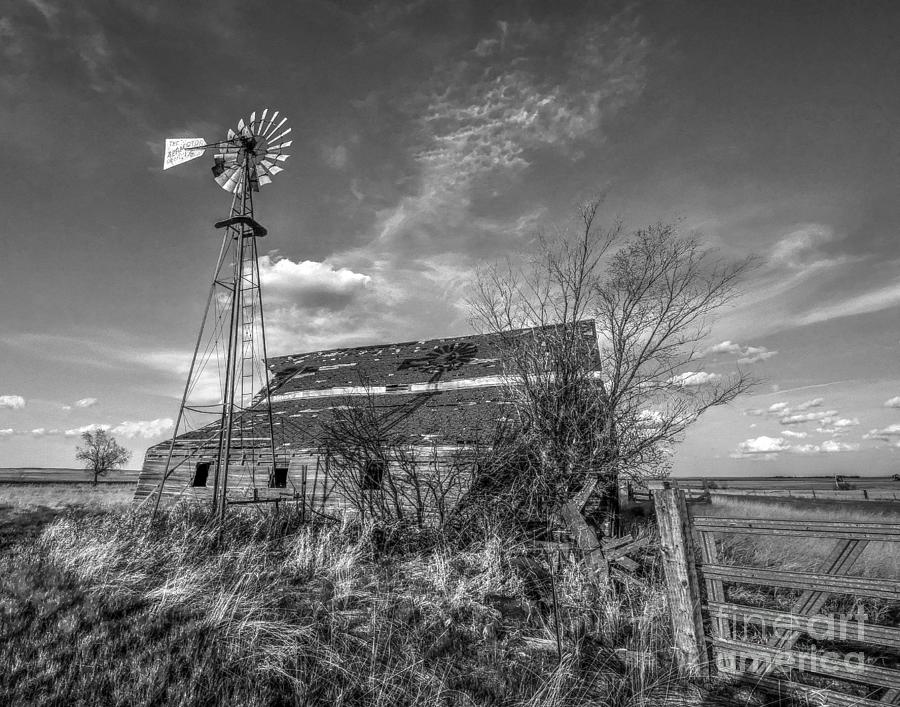Montana Abandon Barn Photograph by Steve Brown