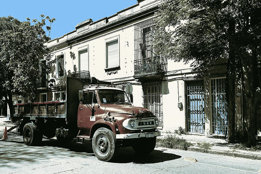 Montevideo Truck Retro 1 Photograph by Richard Reeve