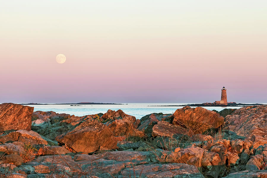 Moon and Whaleback Photograph by Eric Gendron