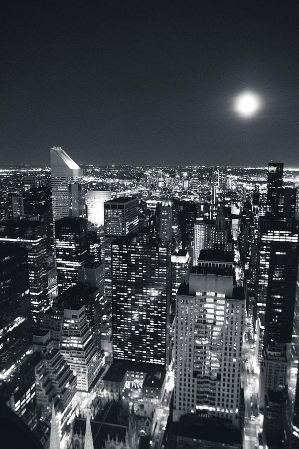 Moon over Manhattan in black and white Photograph by Alberto Zanoni