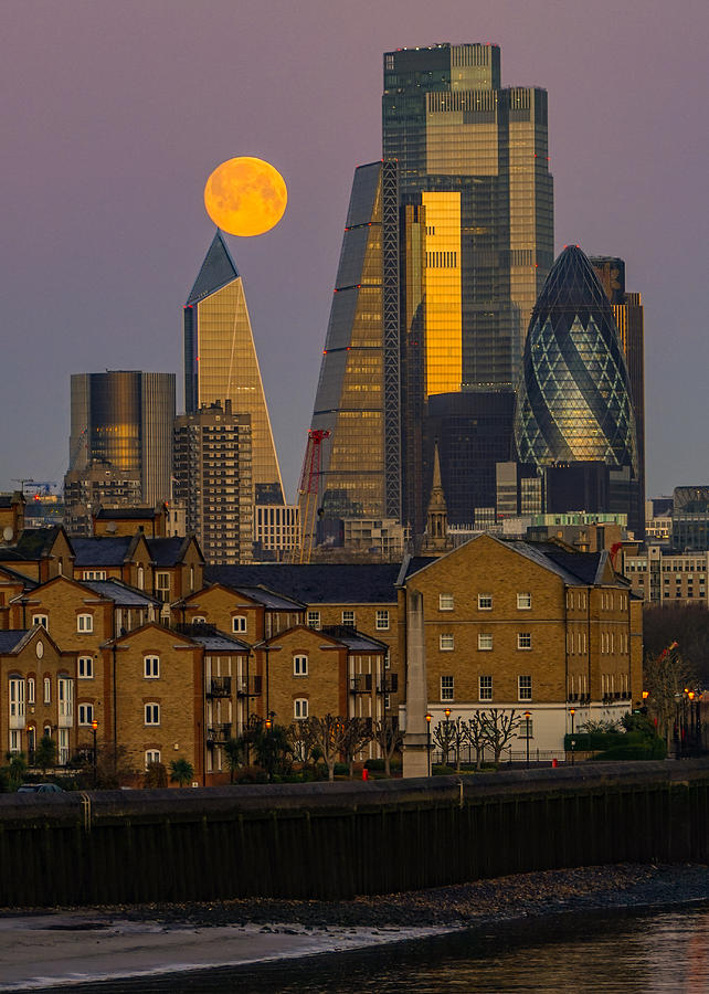 Moonset at 6 25 AM over Londons skyline Photograph by George Afostovremea