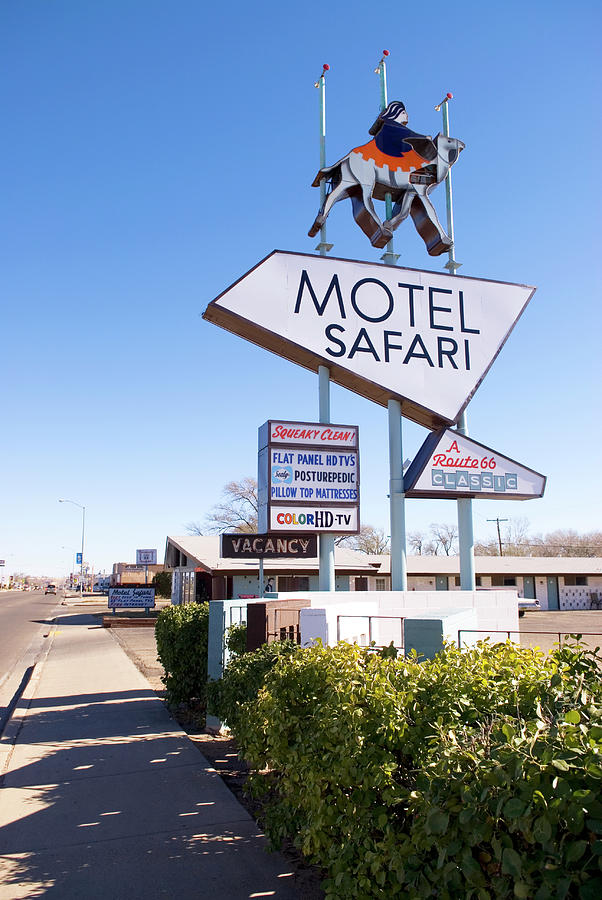 Motel Safari Tucumcari New Mexico Photograph by Bob Pardue