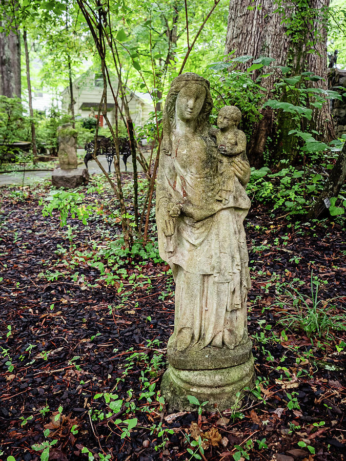 Garden Photograph - Mother and Daughter Sculpture At MacCallum More Gardens Chase City Virginia  by Robby Batte