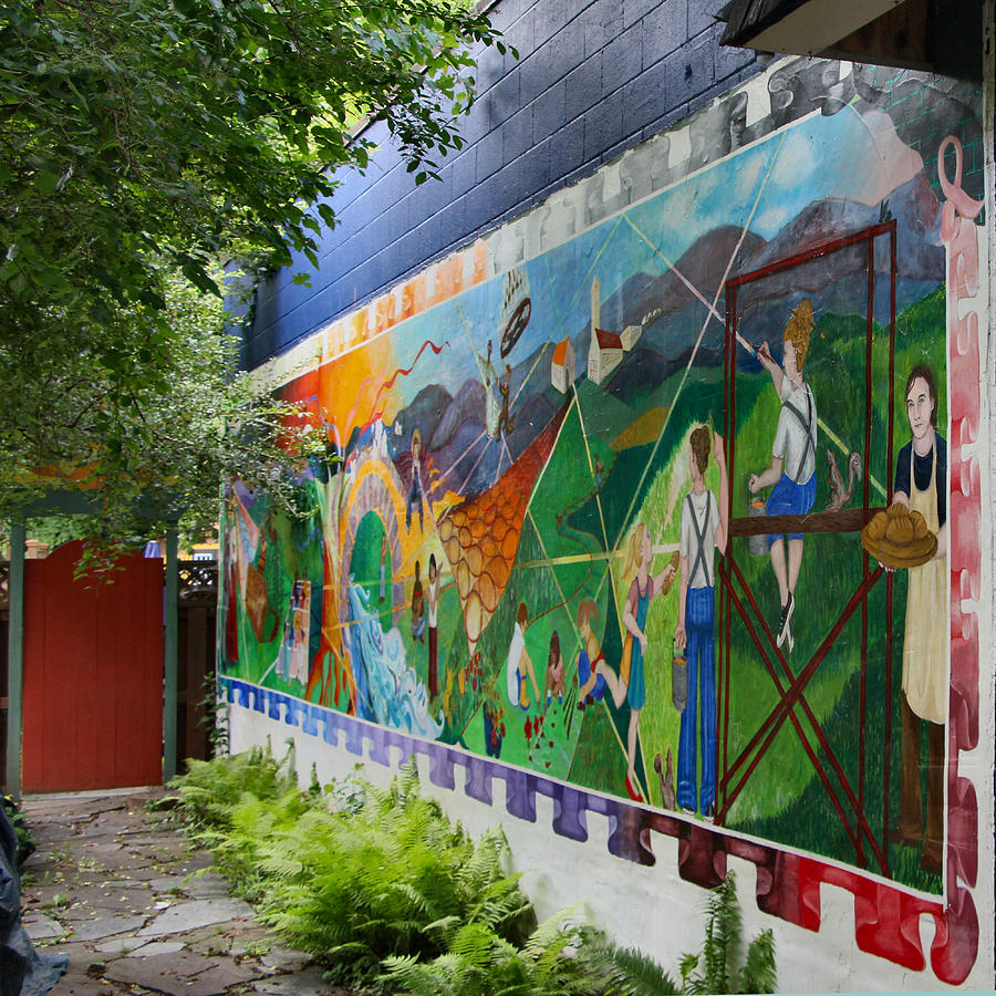  Mural with Red Door Photograph by Lin Grosvenor