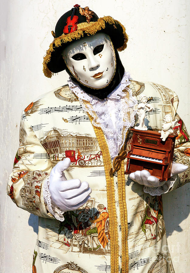 Music Man at the Carnevale di Venezia in Italia Photograph by John Rizzuto
