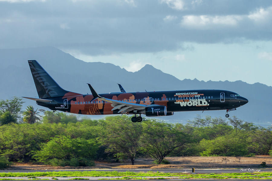 N492AS Alaska Airlines Boeing 737 Landing Honolulu International Airport Art Photograph by Reid Callaway