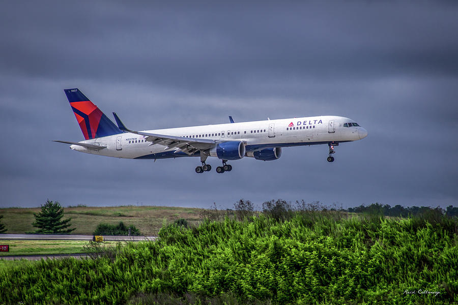 N557NW Delta Air Lines Boeing 757 Landing Hartsfield-Jackson Atlanta International Airport Art Photograph by Reid Callaway