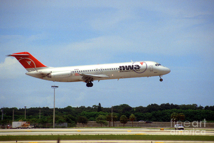 Northwest Airlines DC-9-3" x 3" sticker 