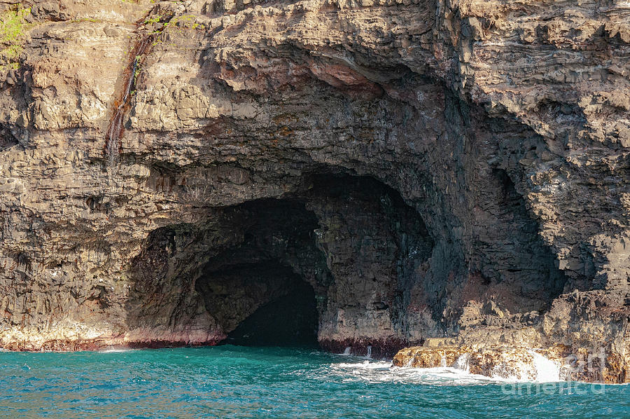 Na Pali Coast Sea Cave Photograph by Bob Phillips - Pixels