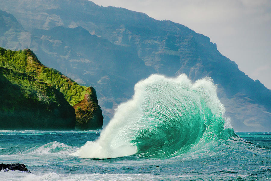 Na Pali Wave Photograph by Alan Hart