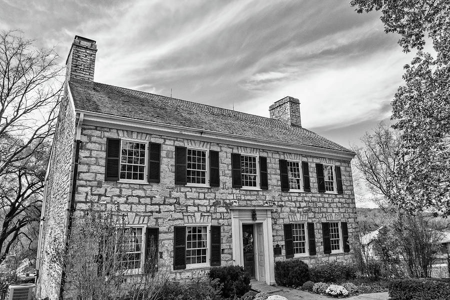 Black And White Photograph - Nathan Boone Home B and W by Steve Stuller