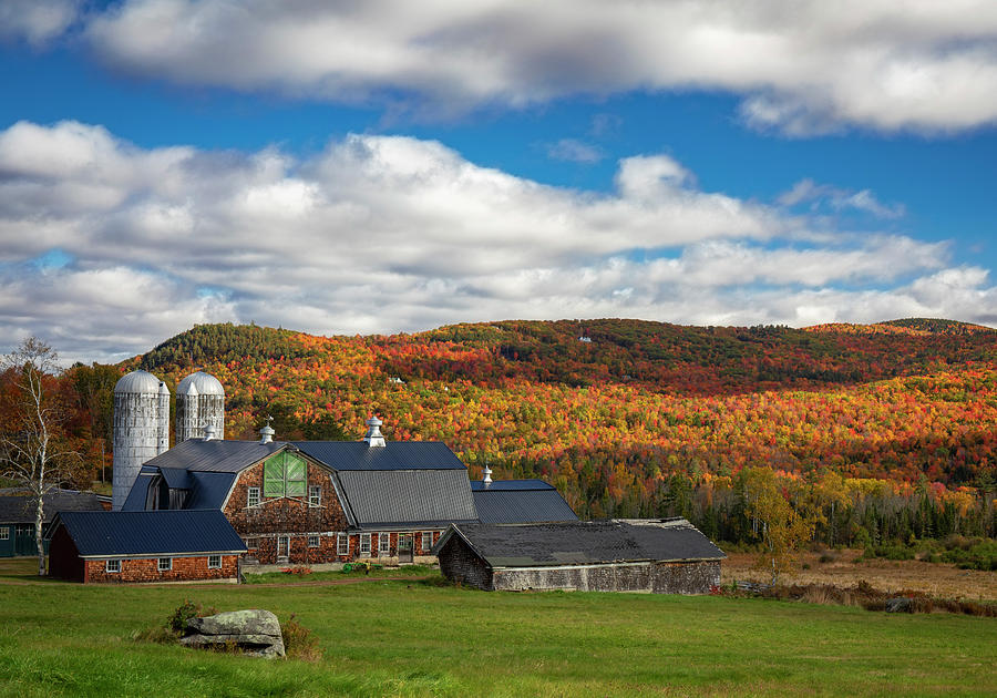 New England Barn In Autumn Photograph by Dan Sproul