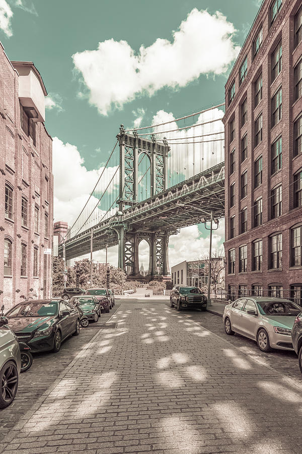 NEW YORK CITY Manhattan Bridge - urbaner Vintage-Stil Photograph by Melanie Viola
