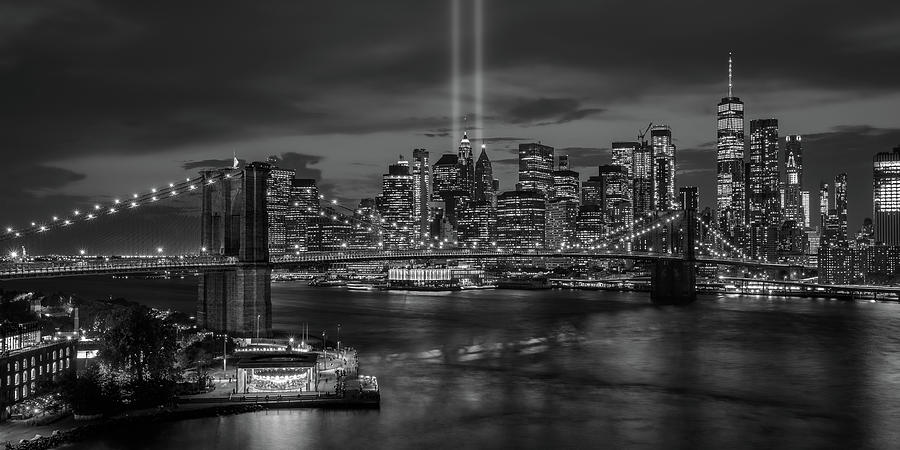 New York City Skyline and Brooklyn Bridge in black and white - 9/11 ...