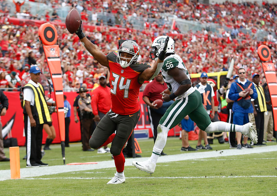 New York Jets v Tampa Bay Buccaneers Photograph by Brian Blanco