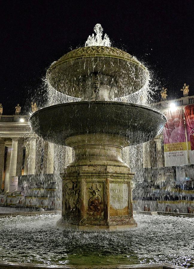 Night Splashes - Fontana Del Bernini, Sinistra - Vaticano - Roma Photograph