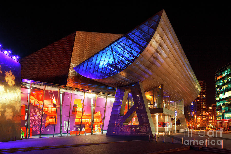 Night time image of The Lowry Theatre, Salford, Mancherster. Photograph by Phill Thornton
