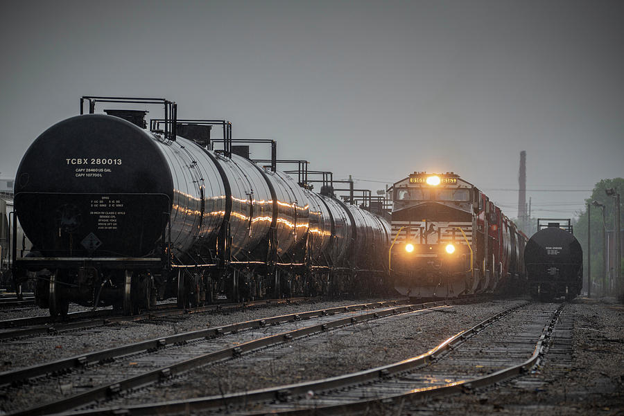 Norfolk Southern 60P at Louisville Ky Photograph by Jim Pearson