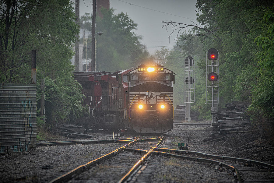 Norfolk Southern 60P pulls off the NS Louisville District Photograph by Jim Pearson