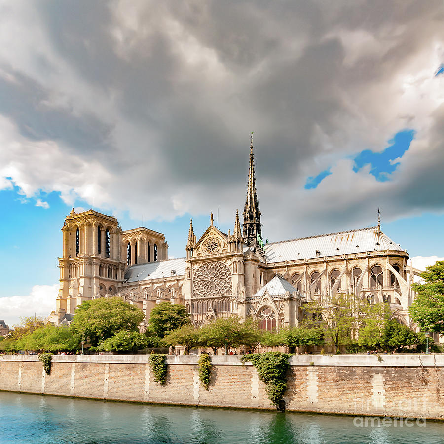 Notre Dame de Paris cathedral. French gothic architecture autumn ...