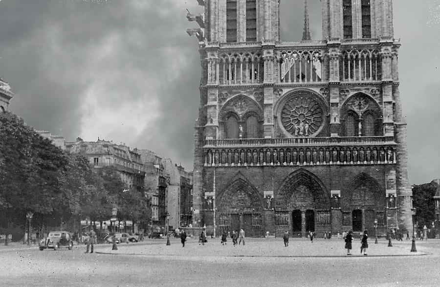 https://images.fineartamerica.com/images/artworkimages/mediumlarge/3/notre-dame-de-paris-circa-1942-douglas-barnett.jpg