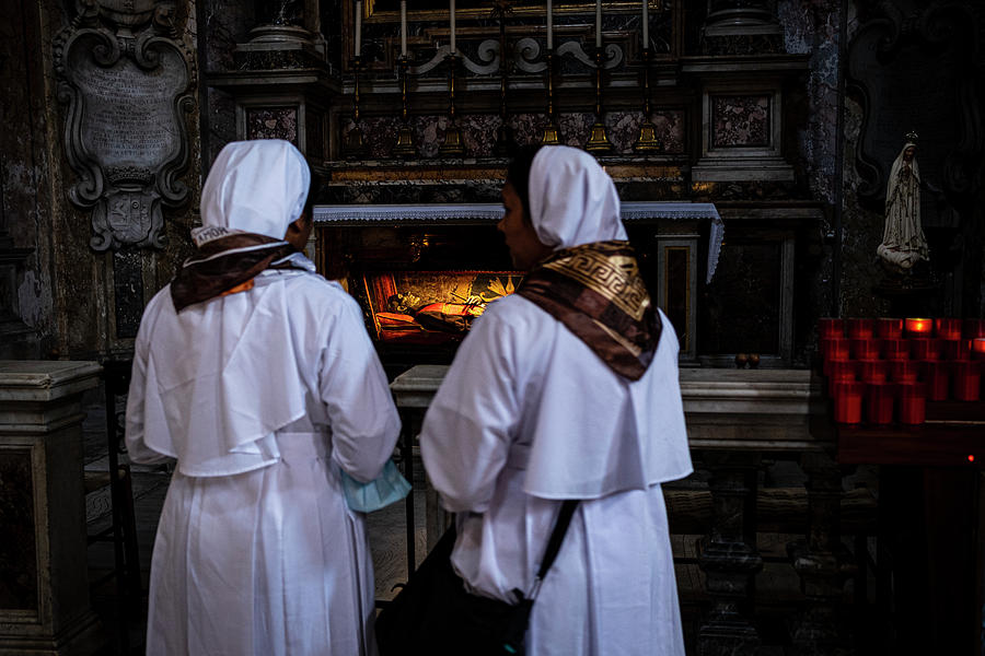 Nuns At Basilica Di Santa Maria In Aracoeli Photograph