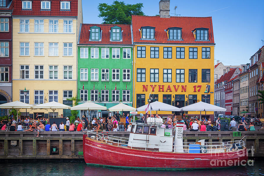 Architecture Photograph - Nyhavn 17 by Inge Johnsson