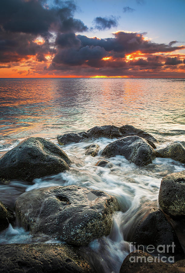 Oahu Shoreline Photograph by Inge Johnsson
