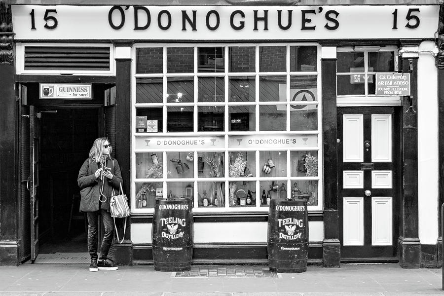 Architecture Photograph - O Donoghues Pub Front - Dublin, Ireland by Barry O Carroll