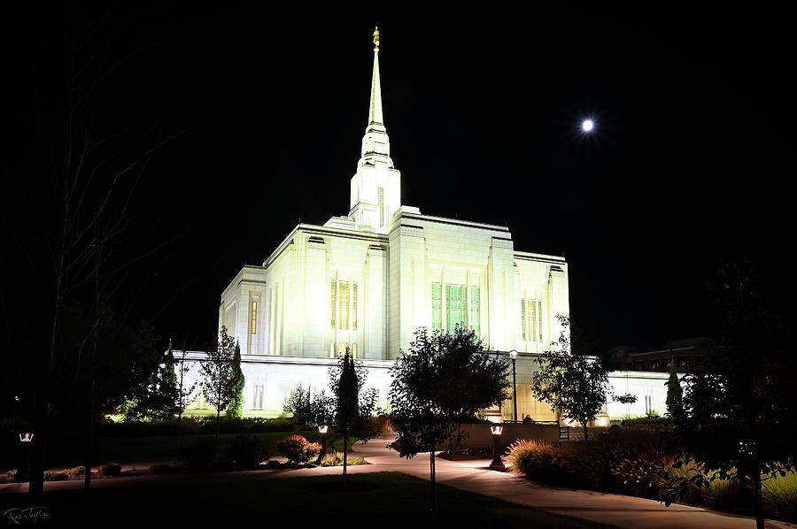 mormon tabernacle at night