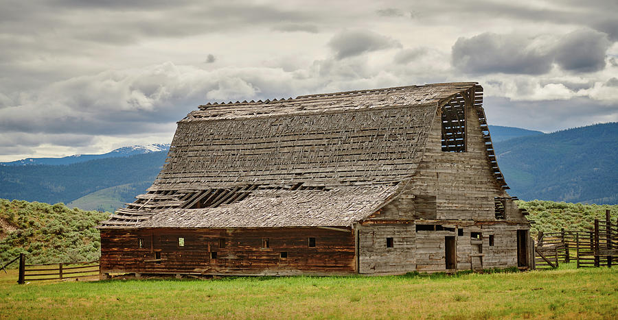 Old Barn in need of repair Photograph by Paul Freidlund