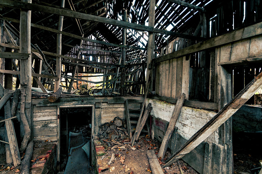 Old Barn Photograph by Jose Luis Vilchez