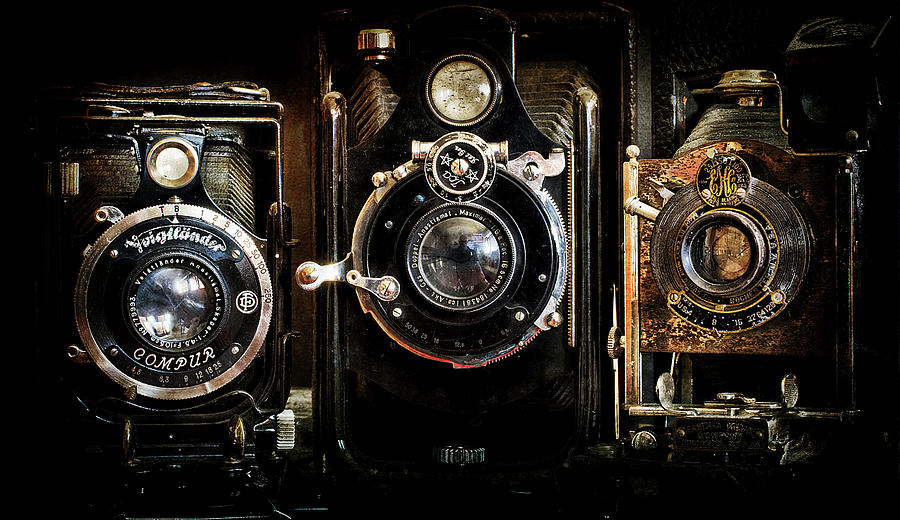 Camera Photograph - Old eyes by Raffaele Corte