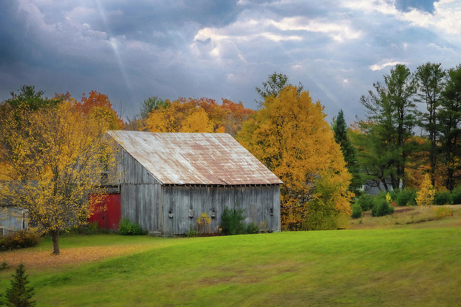 Old Gray Barn - Ringe NH Photograph by Jeff Folger