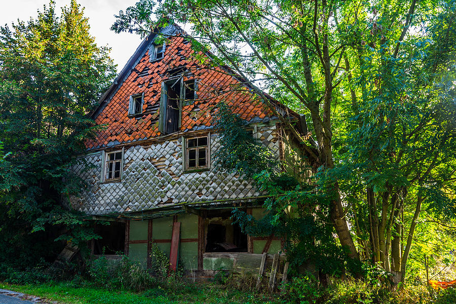 Old house Photograph by Daniel Pankoke